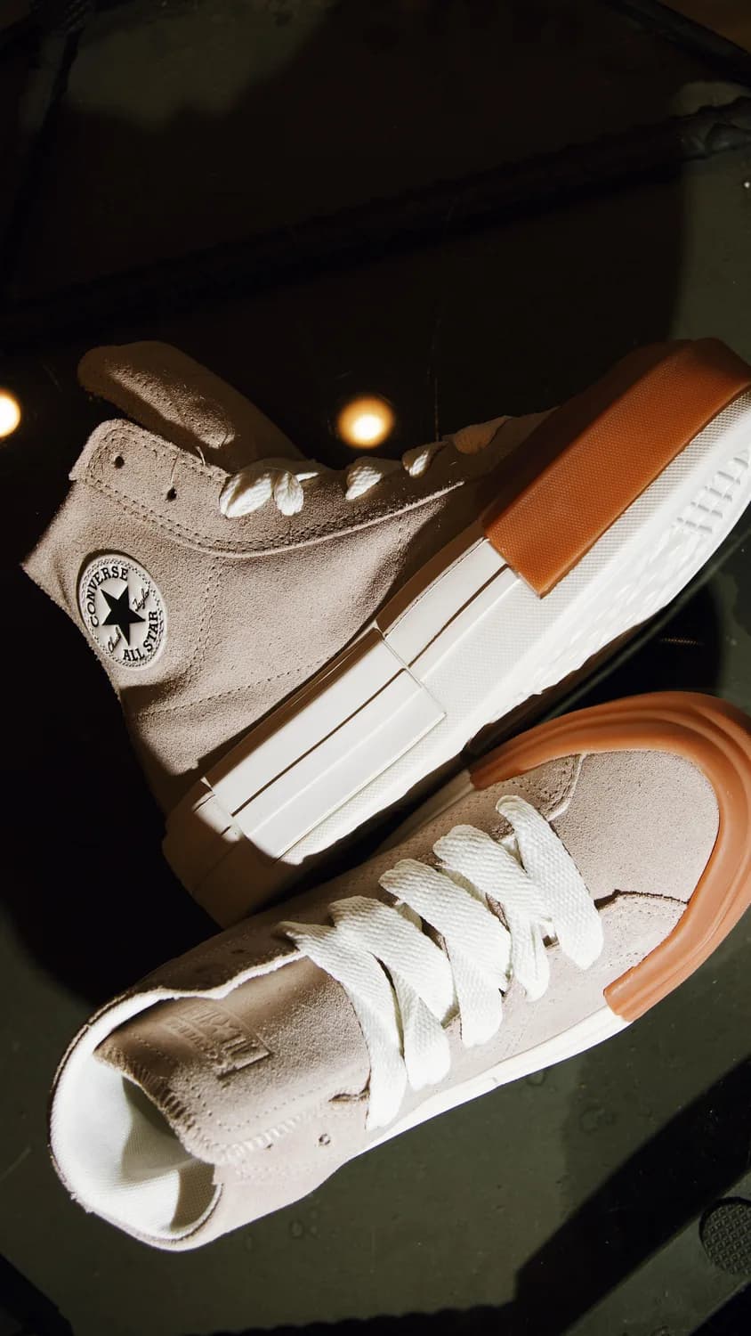 Converse All Star cano alto bege com sola caramelo